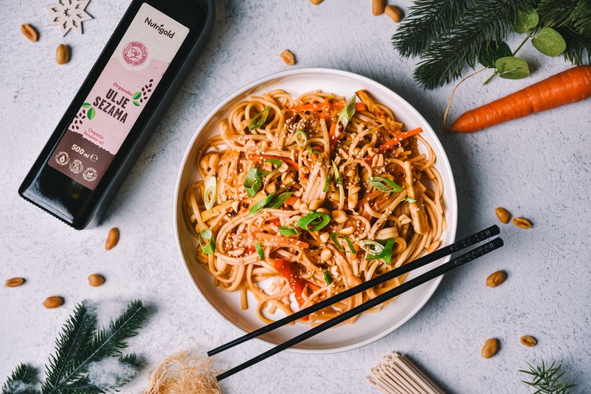 Slatko-kiseli rezanci s povrćem i tofuom