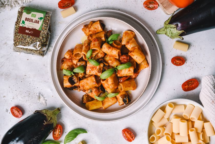 Pasta s patlidžanom i cherry rajčicama