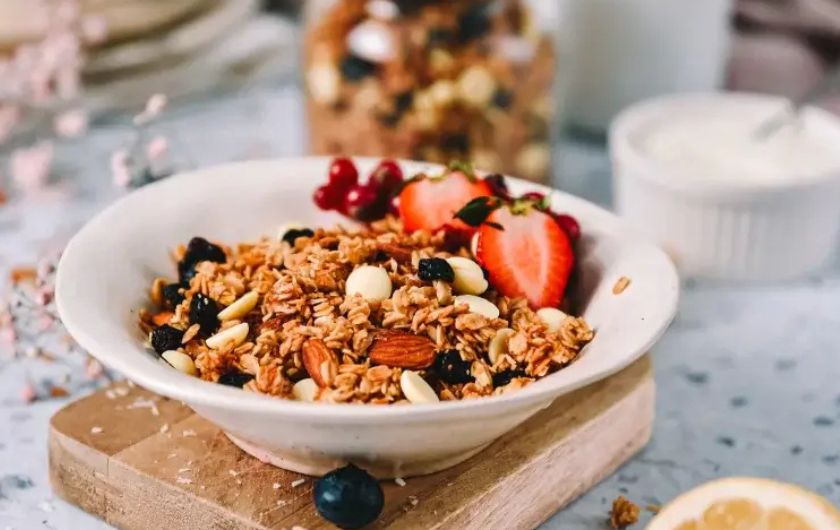 Bijela čokolada, borovnice i granola - kombinacija za doručak iz snova