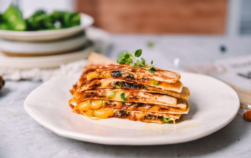 Quesadilla s karameliziranim lukom