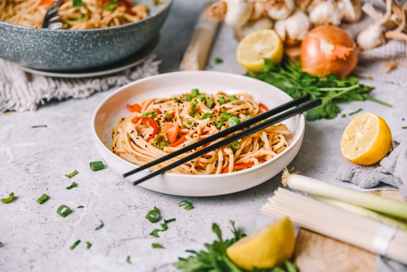 Noodles s jabukom i češnjakom