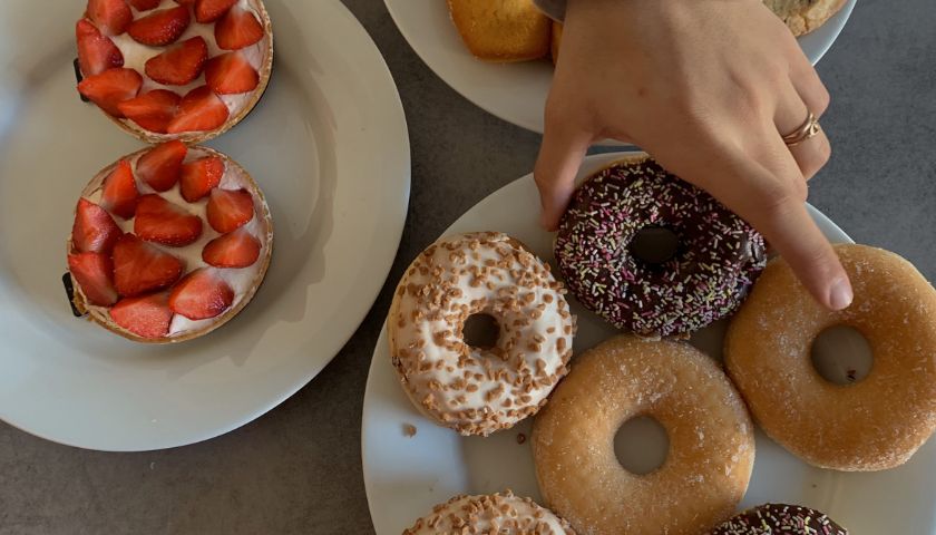 Gluten često dolazi u kombinaciji s kaloričnim zalogajima. 