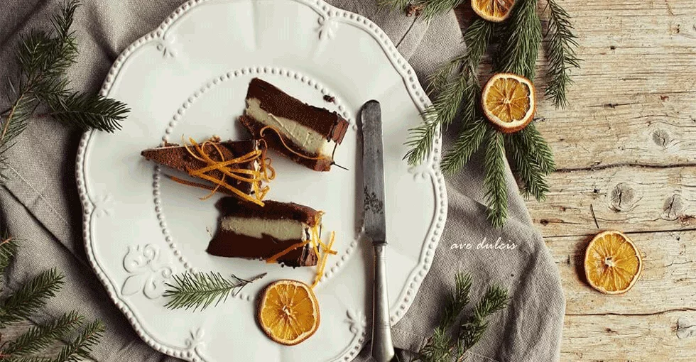 Rohe Torte mit Orange und Kakao