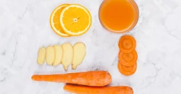 Hausgemachter Immun-Drink mit Apfel, Karotte und Ingwer