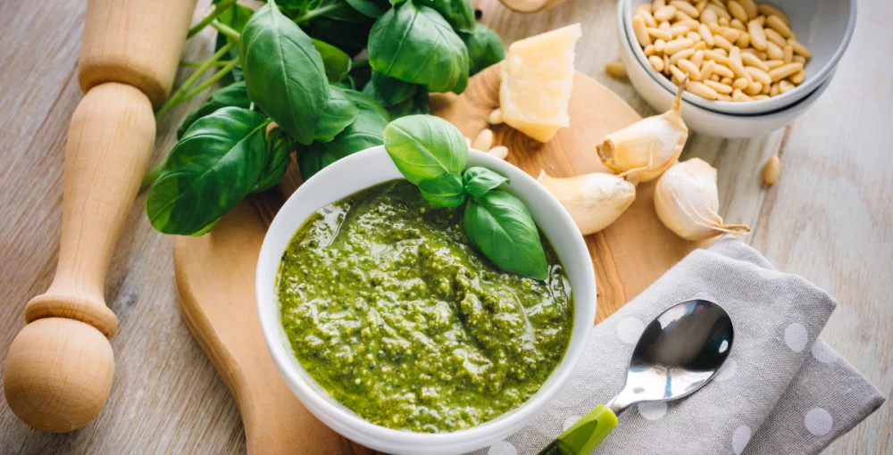Pesto – die gesündeste Art, Suppen, Eintöpfe und Salate anzureichern