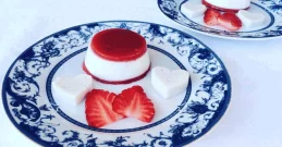 Vegane Panna Cotta mit Erdbeeren – ein fruchtiger Genuss!