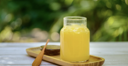 Ghee butter in einer Glas Flasche
