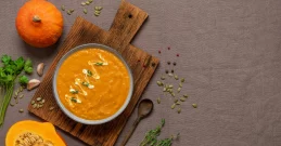 Schnelle Kürbissuppe mit Leinsamen: Reich an Omega-3-Fettsäuren!