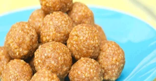 Proteinreiche Bliss Balls aus Quinoa und Erdnussbutter!