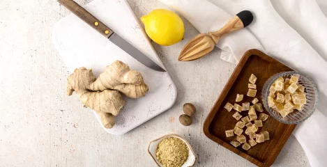 Ingwer in vielen formen auf dem Tisch