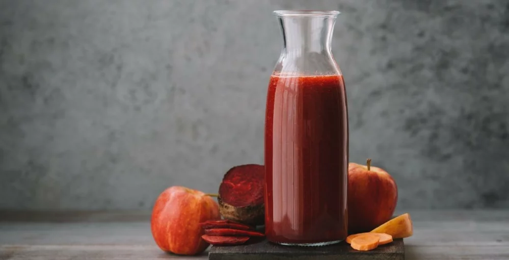 Saft aus Karotten und Roter Bete