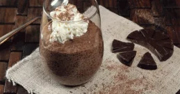 Schokoladenpudding mit Chiasamen