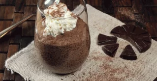 Schokoladenpudding mit Chiasamen