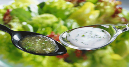 Zwei Esslöffel Salatdressing