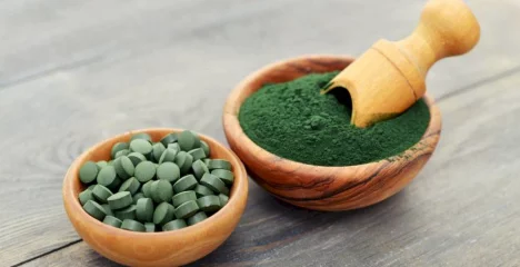 Meeresalgen in Pulverform und als Kapseln
