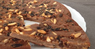 Italienischer Castagnaccio – glutenfreies Dessert aus Kastanienmehl Italienischer Castagnaccio