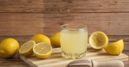 Zitrone im Glas