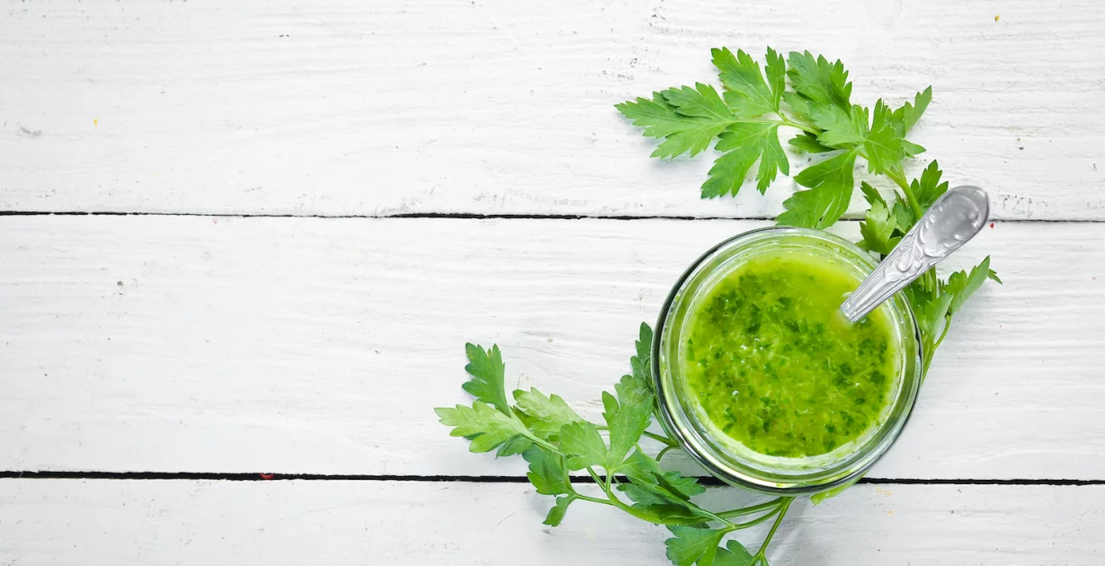 Cholesterin senken mit Petersilie – einfaches Petersiliengetränk 