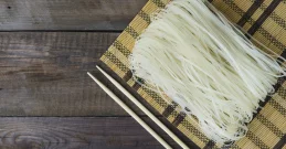 Reisnudeln richtig kochen – so gelingt’s perfekt