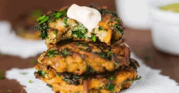 Knusprige Grünkohl und Quinoa Bratlinge – vegetarische Snack-Idee!