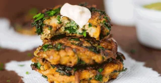 Knusprige Grünkohl und Quinoa Bratlinge