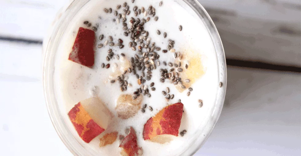 Cremiger Chia-Pudding mit Joghurt und Früchten