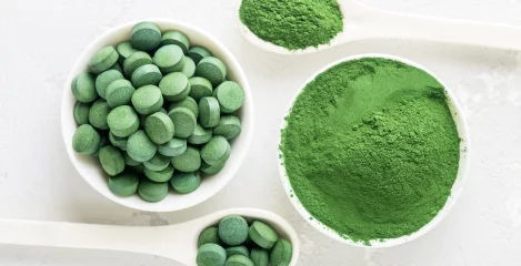 Chlorella in Pulver- und Tablettenform