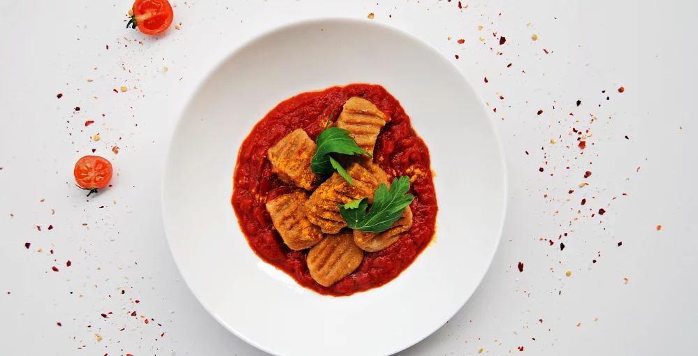 Gnocchi aus Süßkartoffeln und Dinkelmehl in einer Roten Sauce