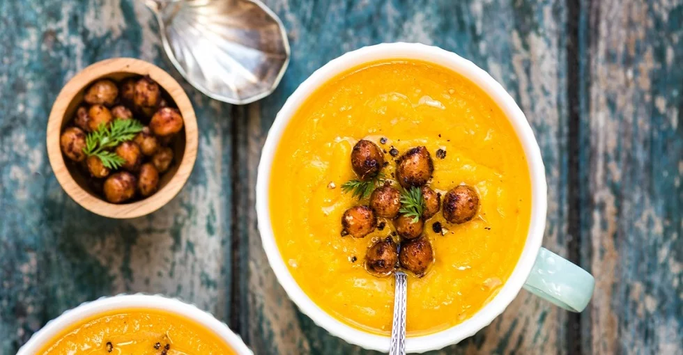 Kichererbsen statt Nudeln: Würzige Suppe für kalte Tage!