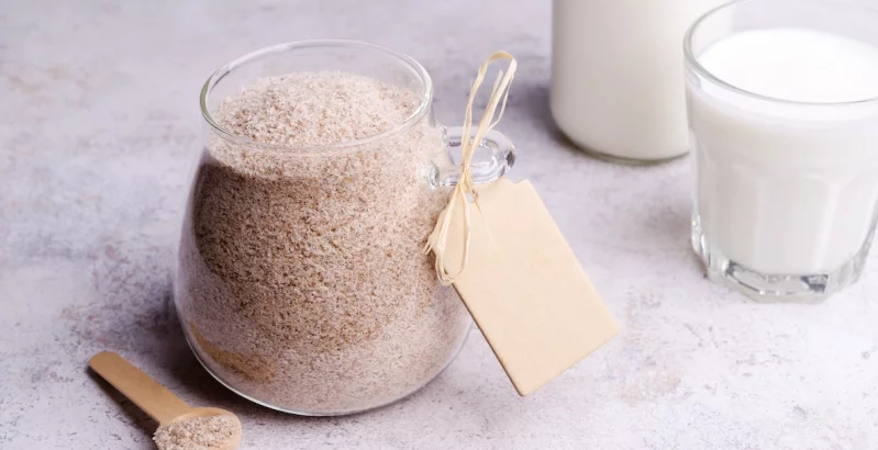 Flohsamenschalen im Glas