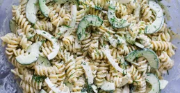 Nudelsalat mit Gurken