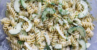 Nudelsalat mit Gurken
