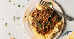 Kartoffelpüree – mit Linsensauce.