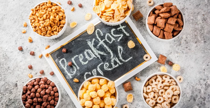 Gesunde Pops, die in kleinen Schälchen serviert sind