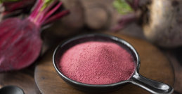 Rote Bete Pulver im Löffel