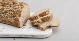 Proteinbrot in Scheiben geschnitten