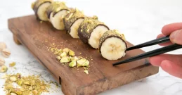 Süßes Sushi aus Banane und Schokolade