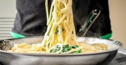 Spaghetti in cremiger Spinatsauce