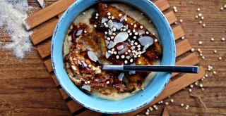 Dinkelgrieß mit karamellisierten Bananen