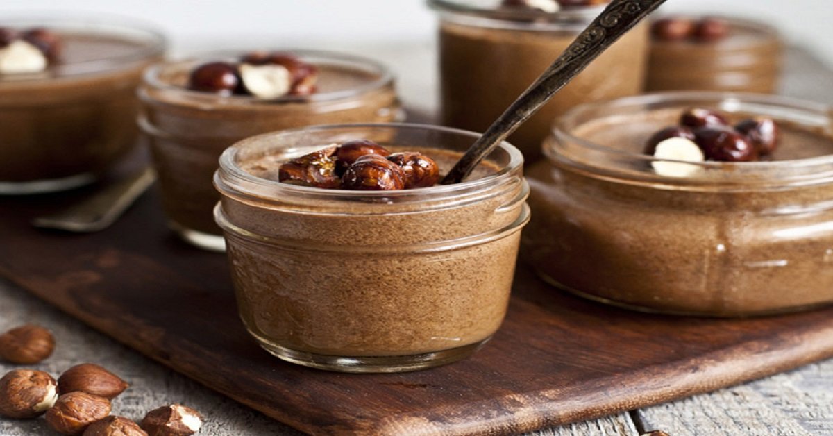 Haselnussbutter im Glasschelchen