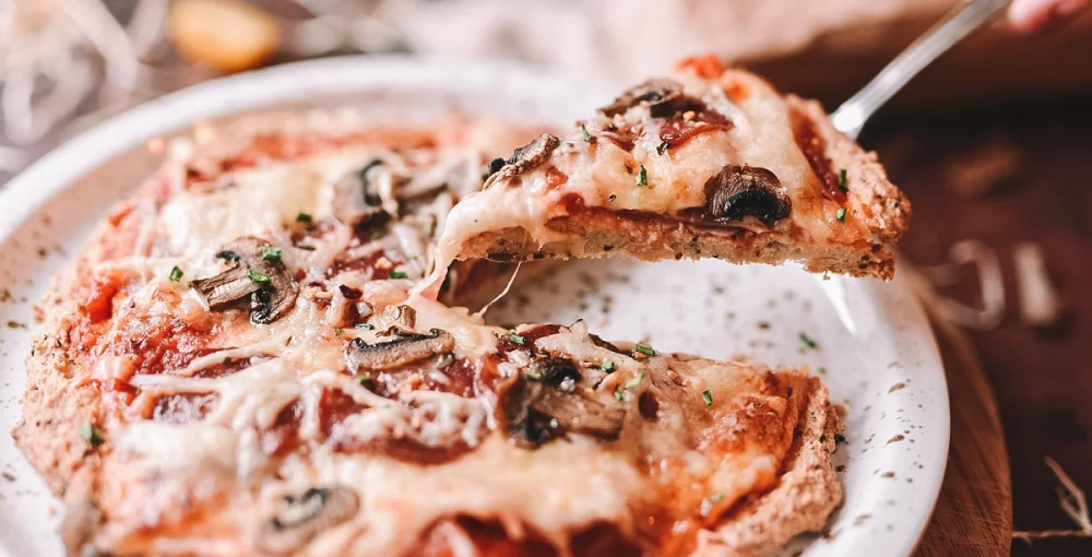 Keto Pizza aus dem Backofen
