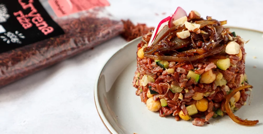 Roter Reis mit Kichererbsen & karamellisierten Zwiebeln