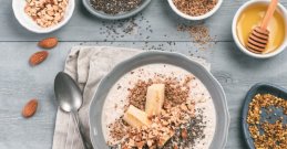 Haferflocken mit Früchten zum Frühstück