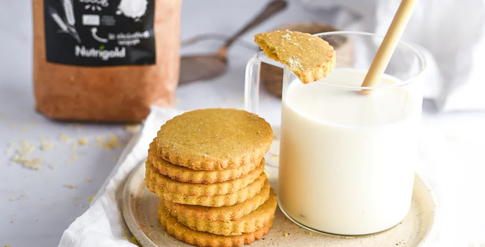 Maiskekse & 1 Glass Milch