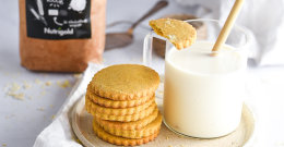 Maiskekse & 1 Glass Milch