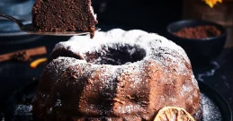 Gugelhupf mit Apfel und Carob