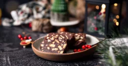 Schokoladensalami mit Keksen: Süßer Familienklassiker!