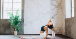 Mit Yoga zu Hause starten – Basics, Equipment und hilfreiche Tipps!