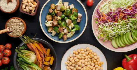Veganes Mittagessen am Tisch