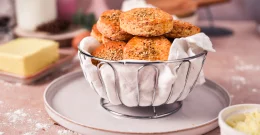 Brötchen mit Frischkäse